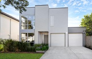 12 Phar Lap Crescent, Takanini