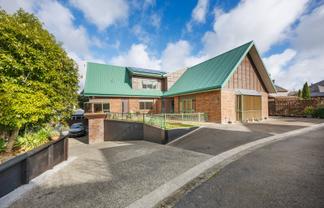 8 Fraser Court, Roslyn