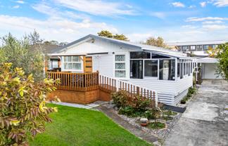 44 Longburn Road, Henderson