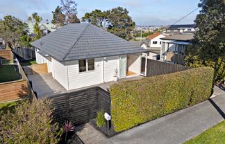 27a Castledine Cres, Glen Innes