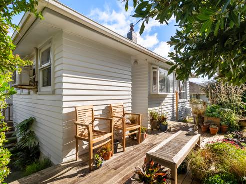 11 Ryan Grove, Tawa