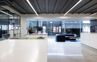 High Spec Office/Showroom 272m2 + 6 Parks