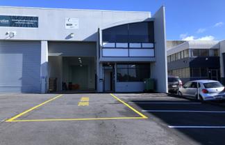 High-stud warehouse with office – prime position