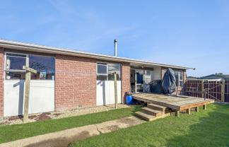 64 Dunbeath Crescent, Kew