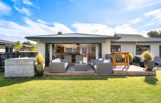16 Braddock Grove, Pauanui