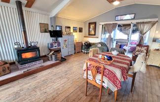 9 Bath Road, Riverton