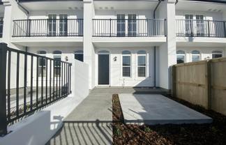 4/12  Burke Street, Addington