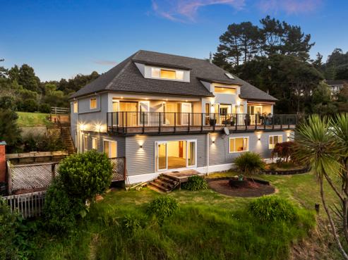 27 Tui Crescent, Waiatarua