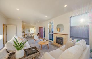 915 Avenue Road East, Parkvale