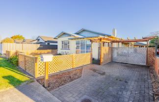 915 Avenue Road East, Parkvale