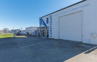 Big Entry. Big Warehouse. Prime Location