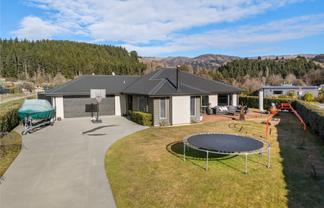 14 Criffel Place, Luggate