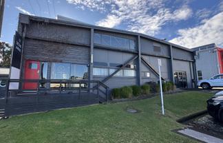 Boutique CBD fringe office suite