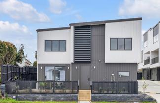 2/24 Great South Road, Manurewa