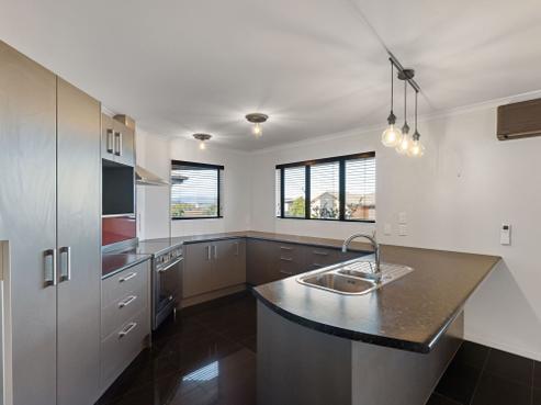 6 Galea Grove, Kelvin Grove