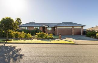 6 Galea Grove, KELVIN GROVE