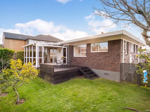 13A Chip Grove, Sunnyhills