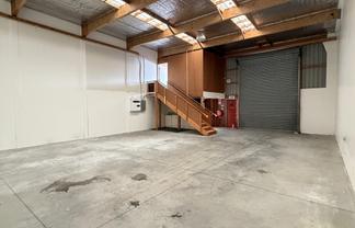 High-Stud Industrial Unit | For Lease