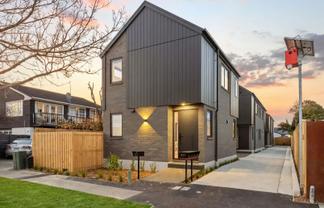 1/437 Worcester Street, Linwood