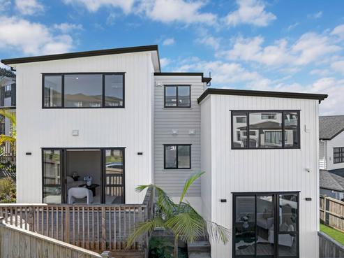 12 Golden Morning Drive, Albany Heights