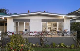 2/245 Jervois Road, Herne Bay