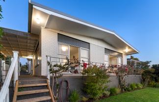 2/245 Jervois Road, Herne Bay