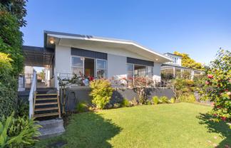 2/245 Jervois Road, Herne Bay
