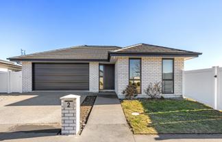 2 Letitia Street, Burwood