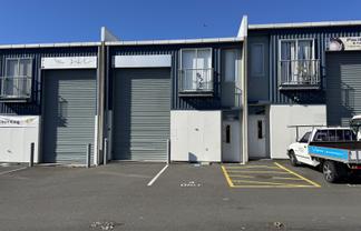 Industrial unit with office + rollers door access