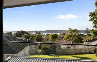 182 Tripoli Road, Point England