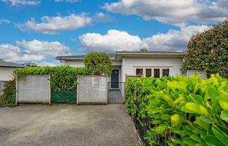 79 Hobsonville Road, West Harbour