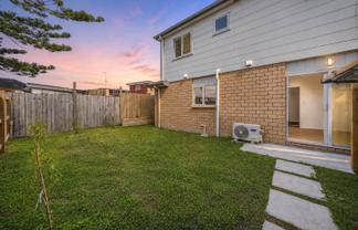 17D Martin Place, Kelston