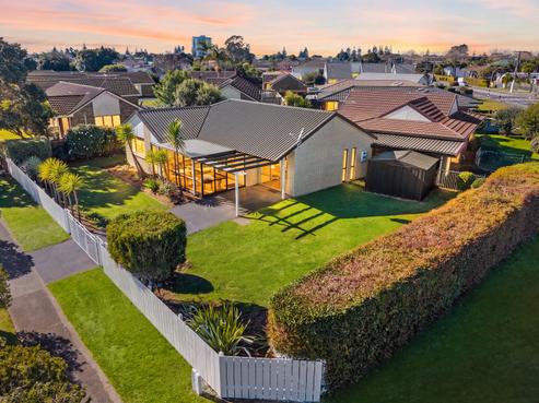 2/99 Riverside Road, Orewa