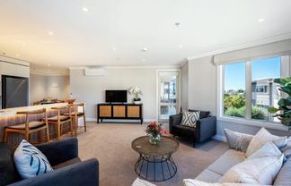 30 Ambassador Glade, Orewa
