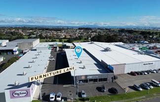 Large format Mount retail space