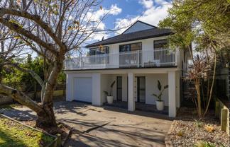 300 Rosetta Road, RAUMATI BEACH