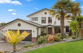 2 Driftwood Drive, Red Beach