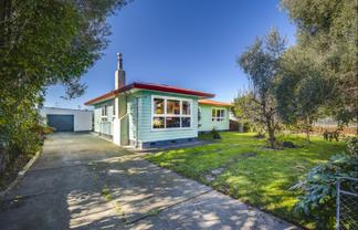 11 Downing Avenue, Pirimai