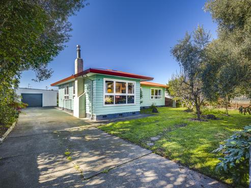 11 Downing Avenue, Pirimai