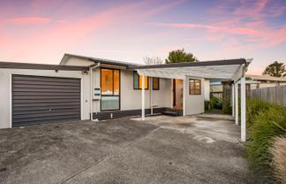 2/11 Cyril Crescent, West Harbour