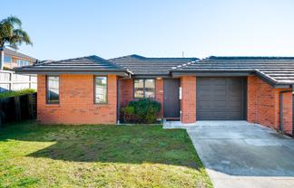 2/16 Highgrove Drive, Grandview Heights