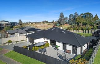 19 Grove Avenue, Weston