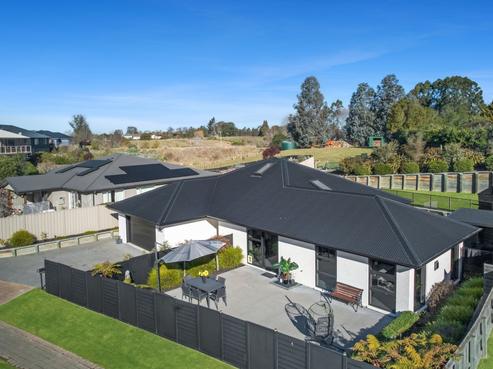 19 Grove Avenue, Weston