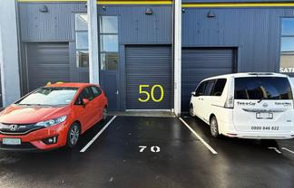 HIGH STUD INDUSTRIAL UNIT IN PRIME LOCATION
