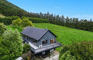 4 Kara Road, MAUNGATAPERE