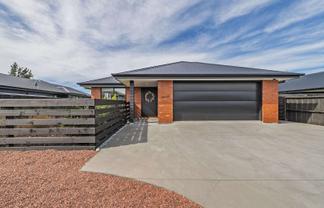 15 Cedric Place, Darfield