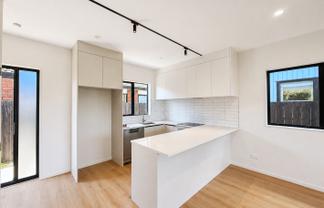 6/18 Albert Road, Kelston