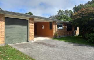 2 Orsino Place, Stratford