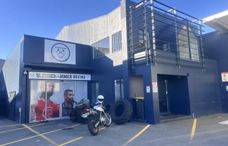 Showroom/Office Close to 4 Aves