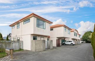 68 Thackeray Place, Waltham